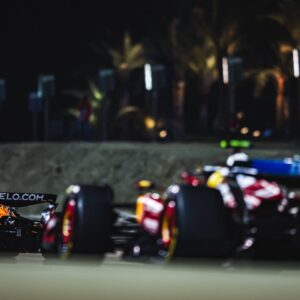 F1 - PRE-SEASON TESTING 2025 - BAHRAIN 81 PIASTRI Oscar (aus), McLaren F1 Team MCL39, action 44 HAMILTON Lewis (gbr), Scuderia Ferrari SF-25, action during the Formula 1 Aramco pre-season testing 2025 of the 2025 FIA Formula One World Championship