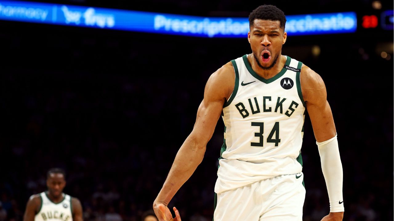 Giannis Antetokuonmpo NBA: Milwaukee Bucks at Phoenix Suns