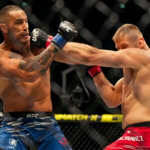 Jan Blachowicz (red gloves) fights against Carlos Ulberg (blue gloves) during UFC Fight Night at O2 Arena.
