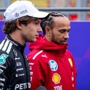 Andrea Kimi Antonelli (Mercedes-AMG Petronas F1 Team, 12), Lewis Hamilton (Scuderia Ferrari HP, 44) bei der Fahrerparade, AUS, Formel 1 Weltmeisterschaft, Luis Vuitton Grand Prix von Australien, Albert Park Circuit Melbourne, Rennen, Saison 2025, 16.03.2025