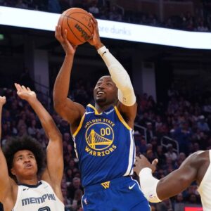 Golden State Warriors forward Jonathan Kuminga (00) shoots a jumpshot against Memphis Grizzlies forward Jaylen Wells (0) and forward/center Jaren Jackson Jr. (13) in the second quarter at Chase Center.