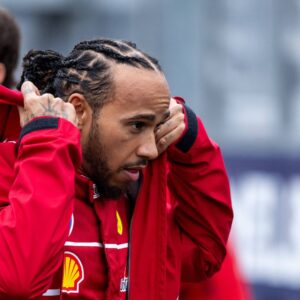 Lewis Hamilton (Scuderia Ferrari HP, 44) bei der Fahrerparade, dahinter Charles Leclerc (Scuderia Ferrari HP, 16), AUS, Formel 1 Weltmeisterschaft, Luis Vuitton Grand Prix von Australien, Albert Park Circuit Melbourne, Rennen, Saison 2025, 16.03.2025