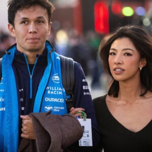 Alex Albon (THA, Williams Racing 23) und seine Freundin, die Profi-Golferin Muni Lily He. USA, Formel 1 Weltmeisterschaft, Grand Prix von Las Vegas, Las Vegas Strip Circuit, 22.11.2024 USA