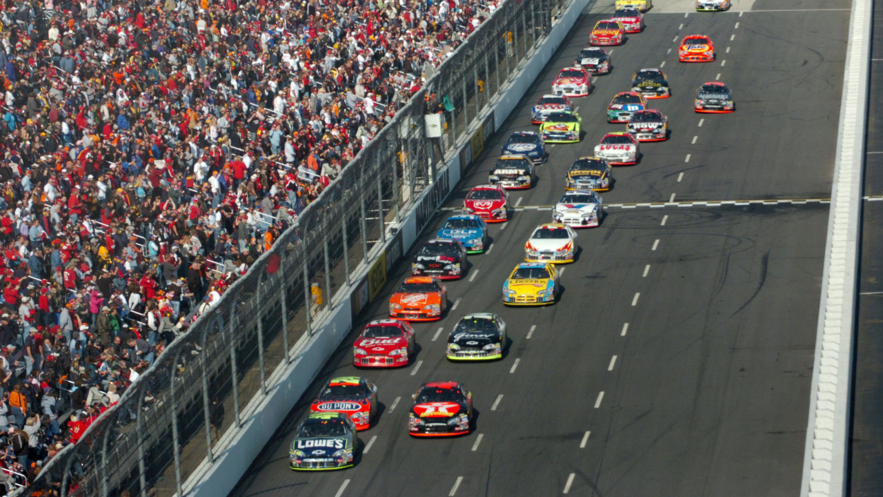 Oct 22, 2006; Martinsville, VA, USA; Nextel Cup Series driver (48) Jimmie Johnson leads the pack as he won the Subway 500 at Martinsville Speedway in Martinsville, VA. Mandatory Credit: Photo by Pouya Dianat-Imagn Images © Copyright Pouya Dianat