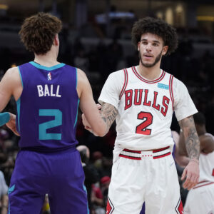 LaMelo Ball (L) and Lonzo Ball (R)