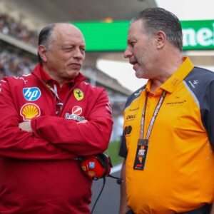 Frederic Vasseur (FRA) - Scuderia Ferrari F1 Team Principal a Zak Brown (USA) - CEO McLaren Racing during F1 Grand Prix of CHINA at Shanghai International Circuit