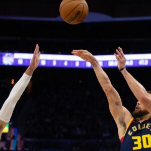 Golden State Warriors guard Stephen Curry (30) shoots over Sacramento Kings guard Zach LaVine (8) during the third quarter at Chase Center.