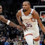 Kevin Durant brings the ball up versus Timberwolves