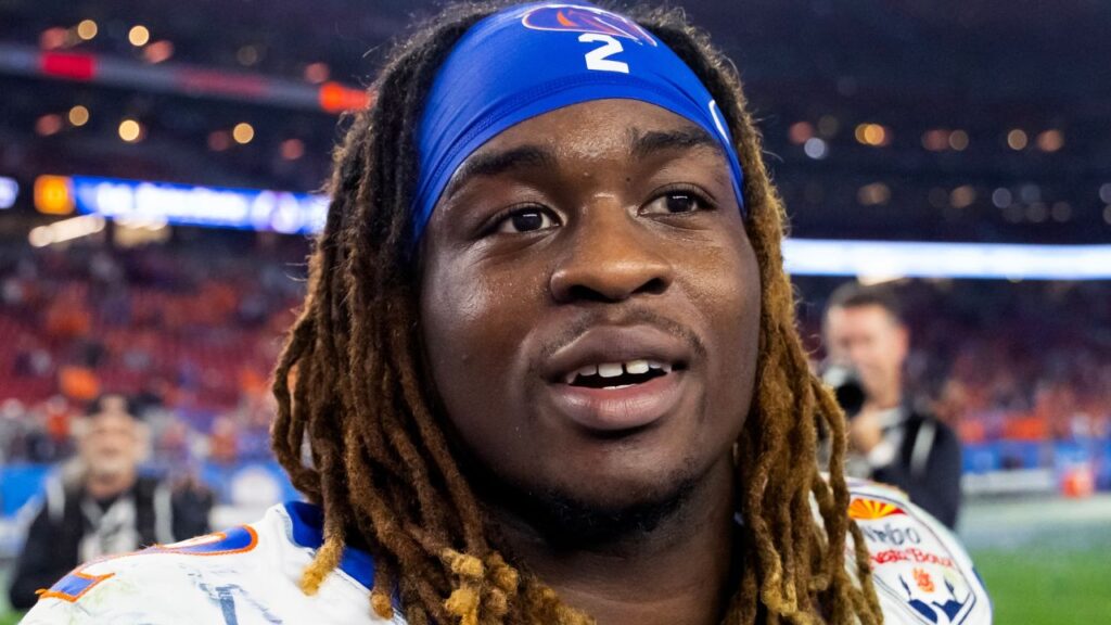 Boise State Broncos running back Ashton Jeanty (2) against the Penn State Nittany Lions during the Fiesta Bowl at State Farm Stadium.