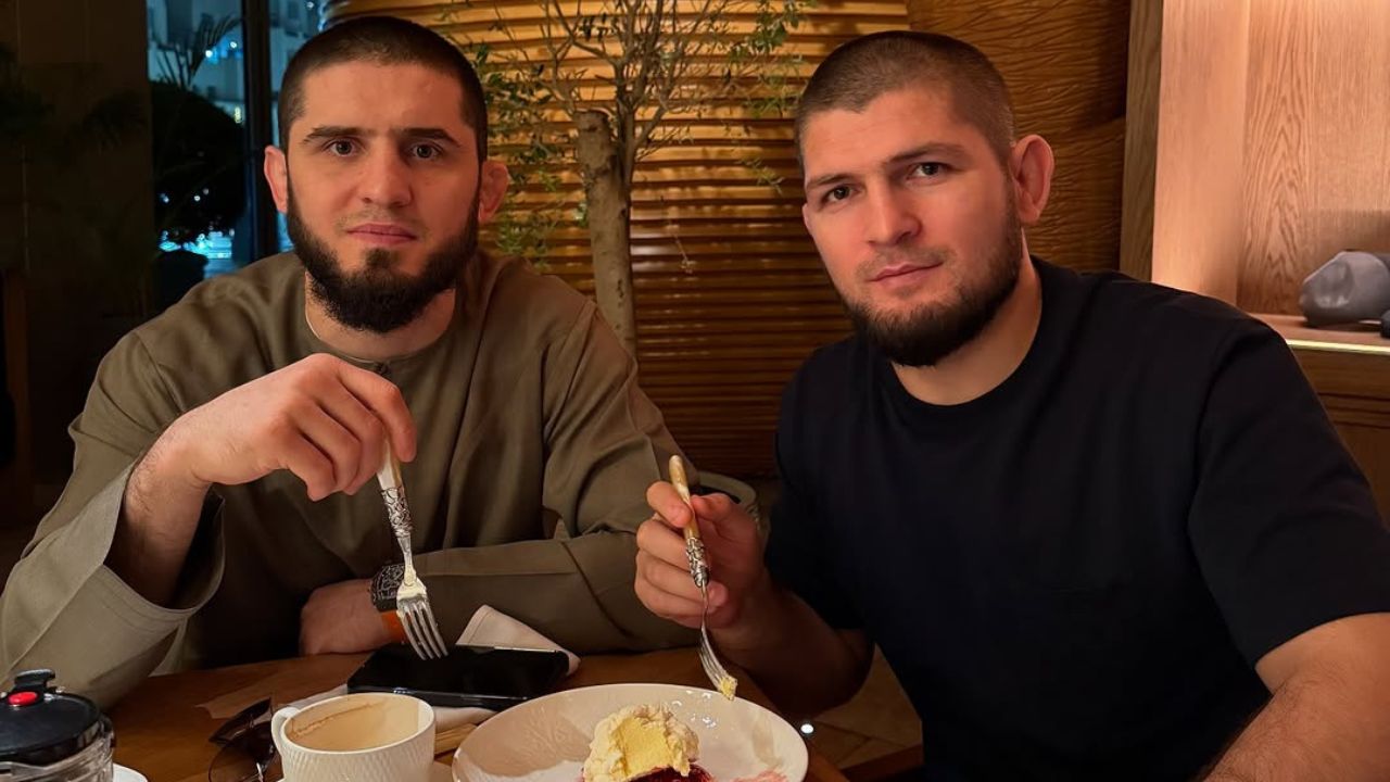Islam Makhachev (L), Khabib Nurmagomedov (R)