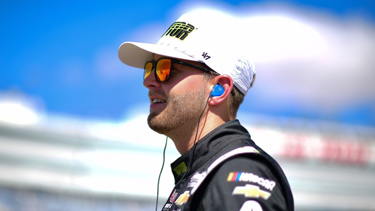William Byron (24) during qualifying for the Pennzoil 400 at Las Vegas Motor Speedway.