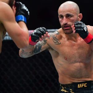 Alexander Volkanovski fights against Ilia Topuria during UFC 298 at Honda Center.