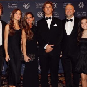 Jaxson Dart with his family.