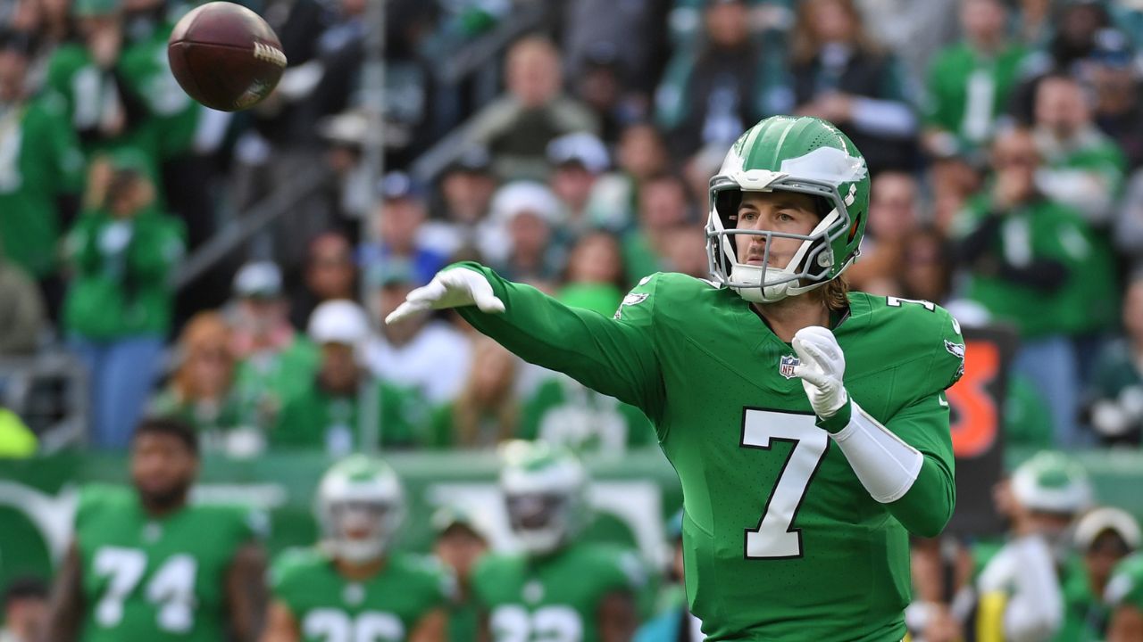 Philadelphia Eagles quarterback Kenny Pickett (7) throws a pass against the Dallas Cowboys during the first quarter at Lincoln Financial Field.