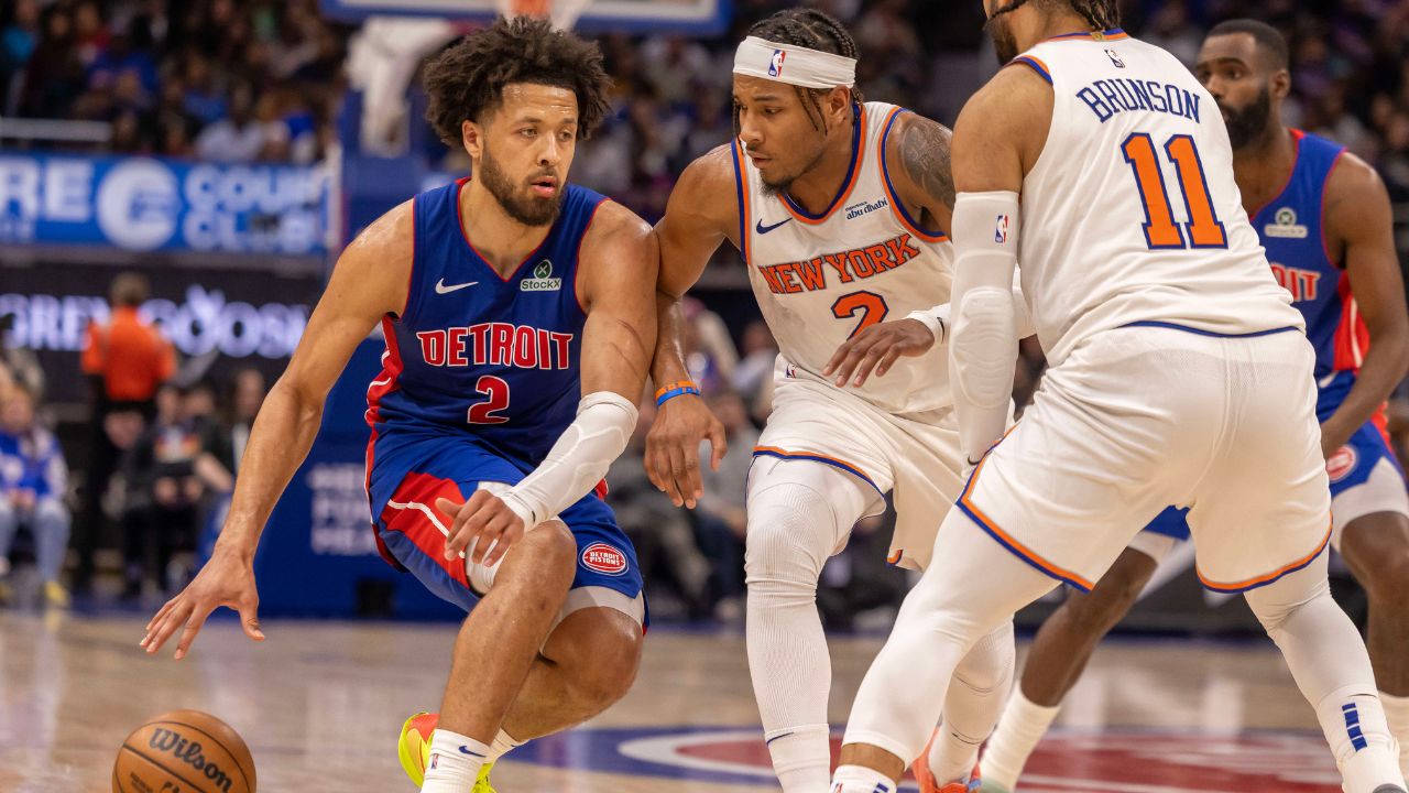 Cade Cunningham Being Guarded By Knkicks Players