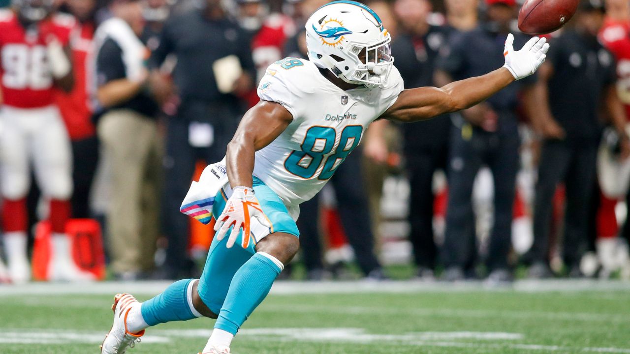 Miami Dolphins wide receiver Leonte Carroo (88) reaches for a ball against the Atlanta Falcons in the third quarter at Mercedes-Benz Stadium.