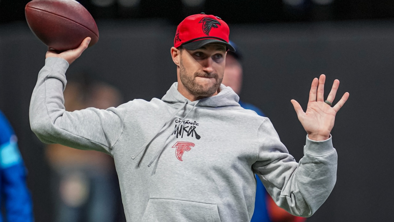Atlanta Falcons quarterback Kirk Cousins (18) warms up on the field prior to the game against the New York Giants at Mercedes-Benz Stadium.