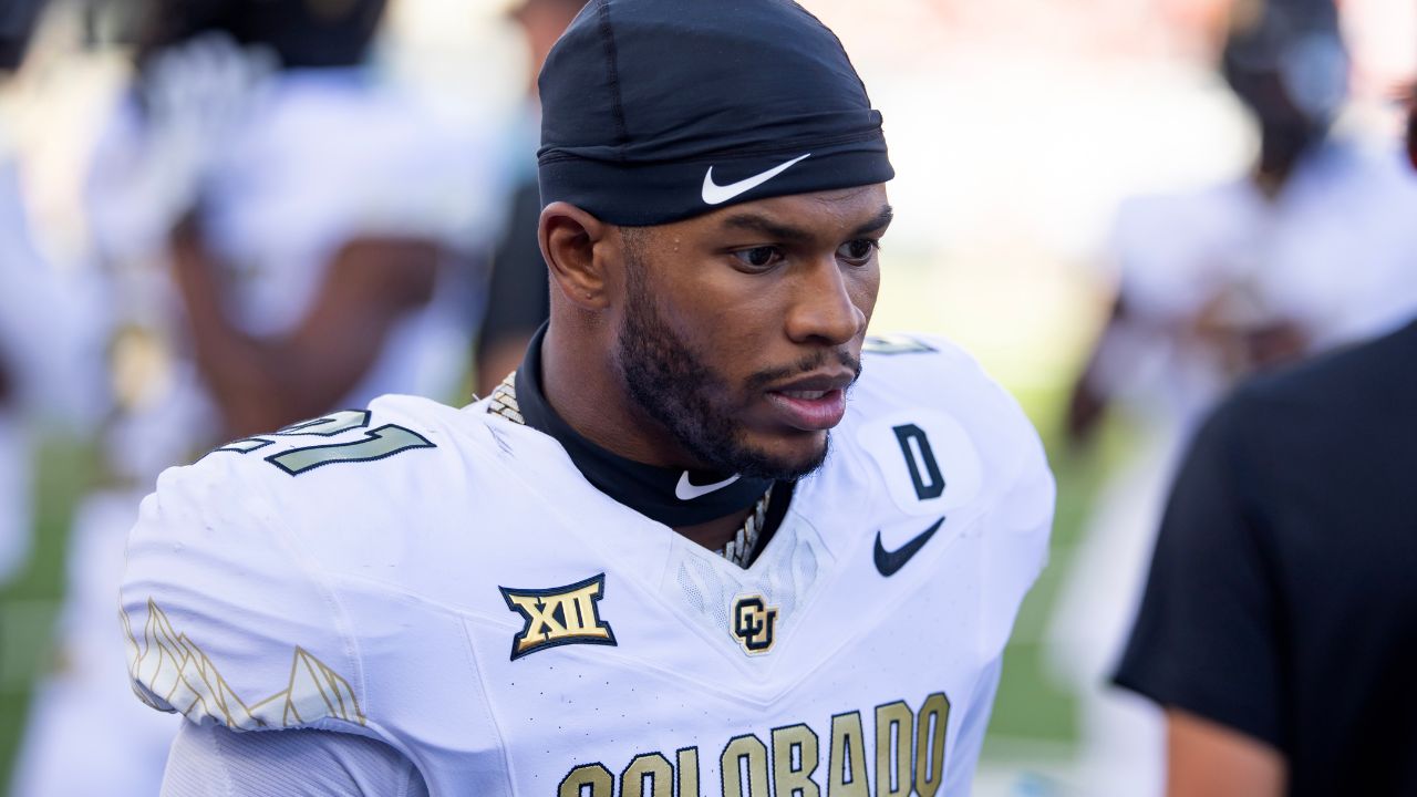 Colorado Buffalos safety Shilo Sanders (21) against the Arizona Wildcats at Arizona Stadium.