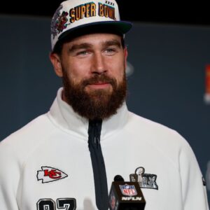 “Taylor Swift Paid For It”: Fans Divided as Travis Kelce Donates $3.3 Million House for Homeless Children