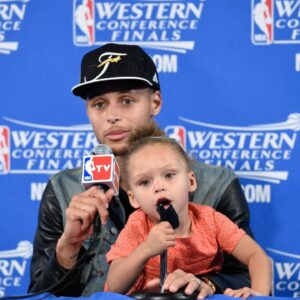 Steph Curry with daughter Riley in 2015
