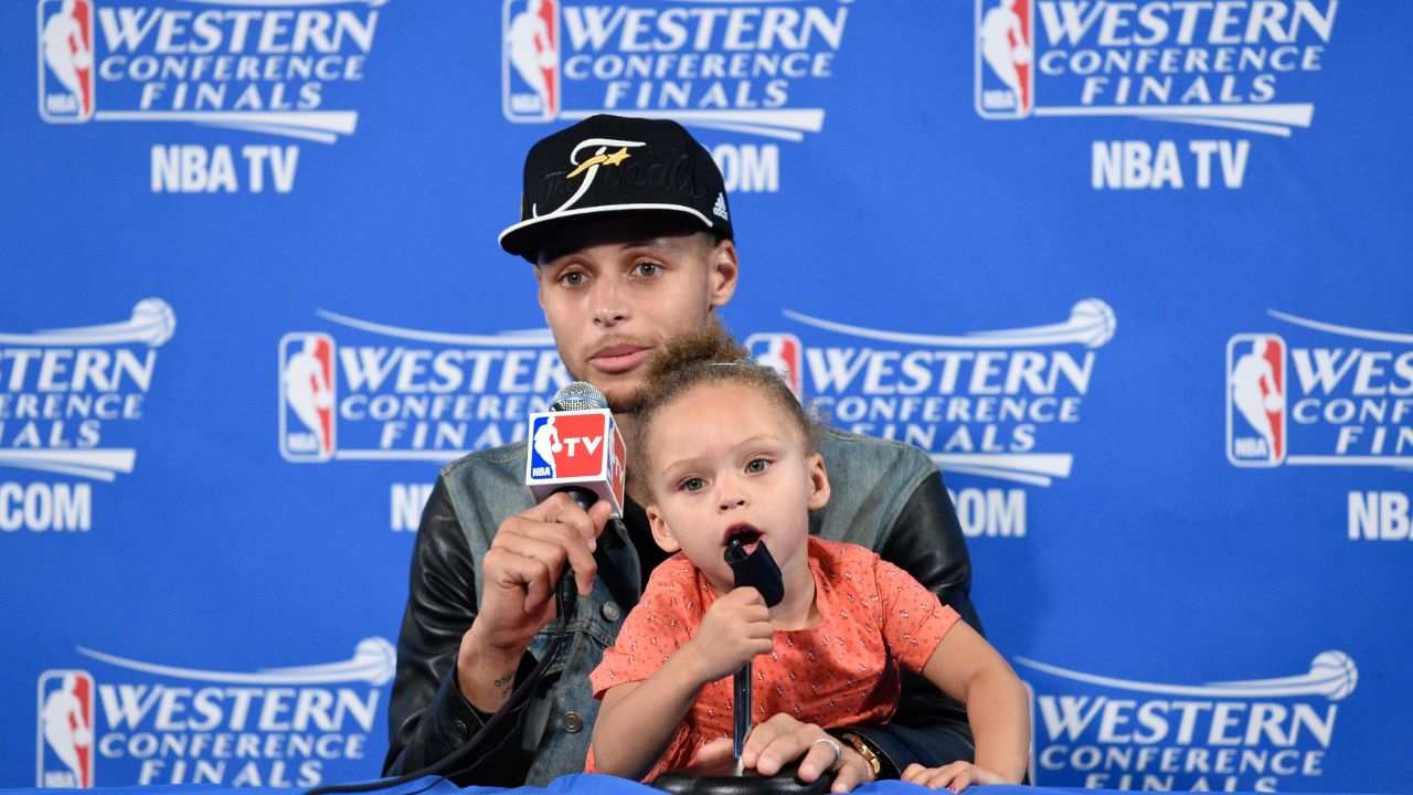 Steph Curry with daughter Riley in 2015