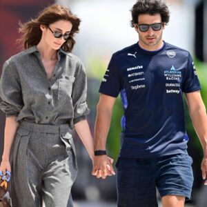 Carlos Sainz of Williams Racing and his girlfriend Rebecca Donaldson chat during the qualifying of the Saudi Arabia GP, the 5th round of the Formula 1 World Championship, WM, Weltmeisterschaft at Jeddah Corniche Circuit in Jeddah, Saudi Arabia, on April 19, 2025