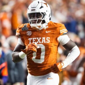 Texas Longhorns linebacker Anthony Hill Jr. (0) against the Clemson Tigers during the CFP National playoff first round at Darrell K Royal-Texas Memorial Stadium.