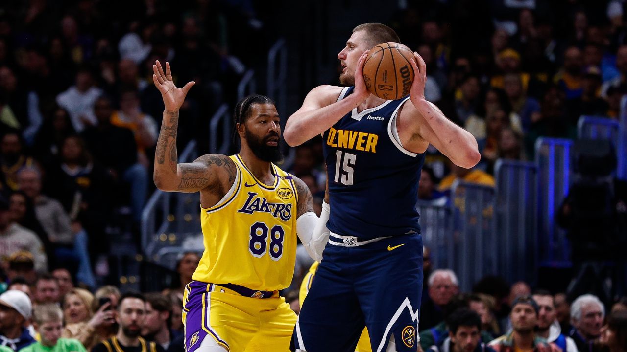 Markieff Morris (L) and Nikola Jokic (R)