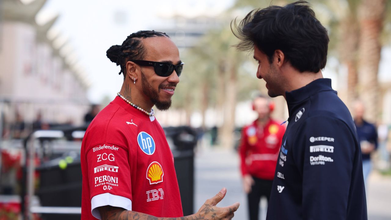 Carlos Sainz Atlassian Williams Racing, 55 , Lewis Hamilton Scuderia Ferrari HP, 44 , BAH, Bahrain Preseason Testing, Formula 1 World Championship, 28 02 2025