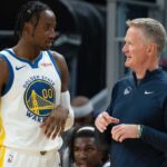 Golden State Warriors head coach Steve Kerr (right) talks to forward Jonathan Kuminga (00) during the third quarter against the San Antonio Spurs at Chase Center.