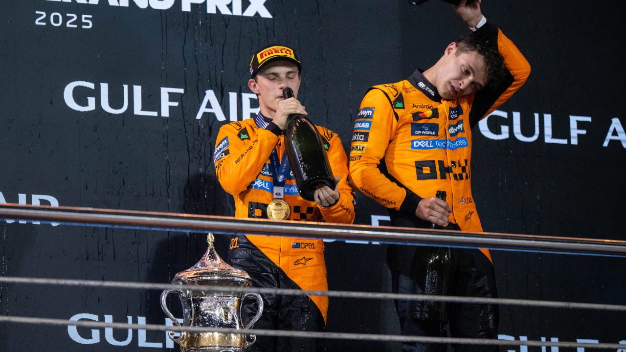 Oscar Piastri McLaren Formula 1 Team, Australia, 81 celebrates first place and victory on the podium at the podium ceremony, behind him Lando Norris McLaren Formula 1 Team, Great Britain, 04 , BAH, Formula 1 World Championship, Gulf Air Grand Prix of Bahrain, Bahrain International Circuit, Race, 2025 season