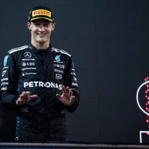George Russell (Mercedes-AMG Petronas F1 Team, Großbritannien, 63) jubelt bei der Siegerehrung auf dem Podium ueber Platz 2, BAH, Formel 1 Weltmeisterschaft, Gulf Air Grand Prix von Bahrain, Bahrain International Circuit, Rennen, Saison 2025, 13.04.2025
