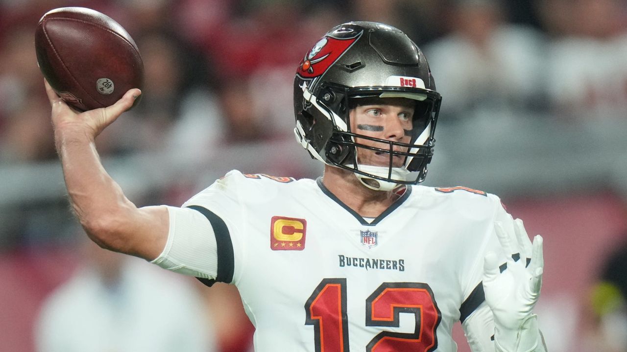 Tampa Bay Buccaneers quarterback Tom Brady (12) throws the ball against the Arizona Cardinals at State Farm Stadium in Glendale on Dec. 25, 2022.