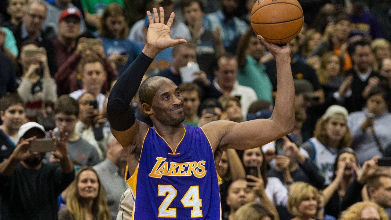 Kobe Bryant, surpass Jordan as all-time scorer