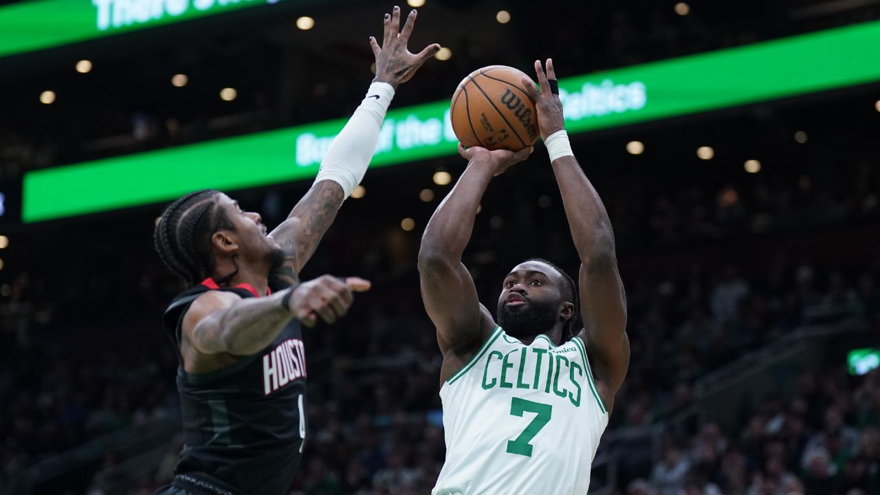 Boston Celtics guard Jaylen Brown (7) shoots against Houston Rockets guard Jalen Green (4) in the first quarter at TD Garden