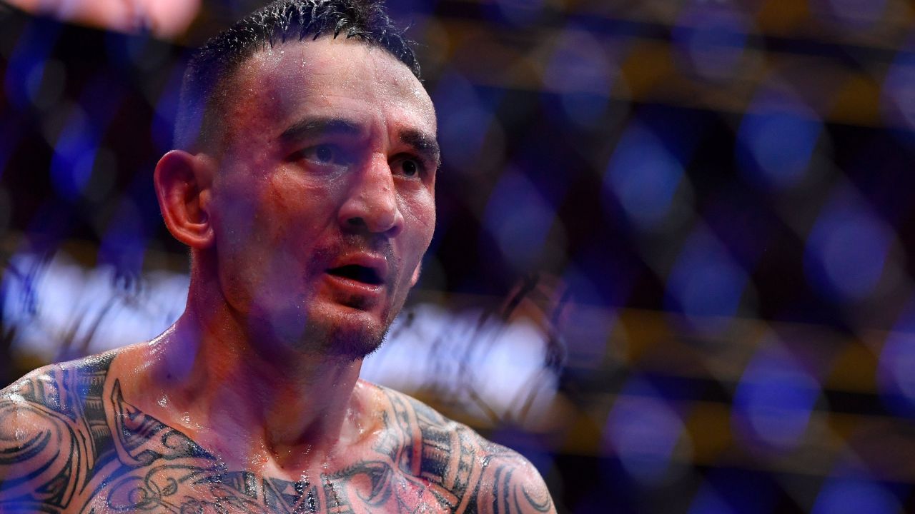 MAX HOLLOWAY (26-7) of Waianae, Hawaii defeats JUSTIN GAETHJE (26-5) of Denver, CO by KO (right hand) at 4:59 of round 5 during UFC 300