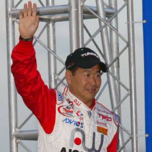 Shigeaki Hattori (Japan Toyota) winkt seinen Anhängern bei der Fahrerpräsentation - (Icon9633243) Motorsport Herren Chex 400 Nascar Craftsman Truck Series 2005, US Rennserie, Autorennen, Automobilrennsport, Pickup Einzelbild Texas Motor Speedway Fort Worth EDITORIAL USE ONLY