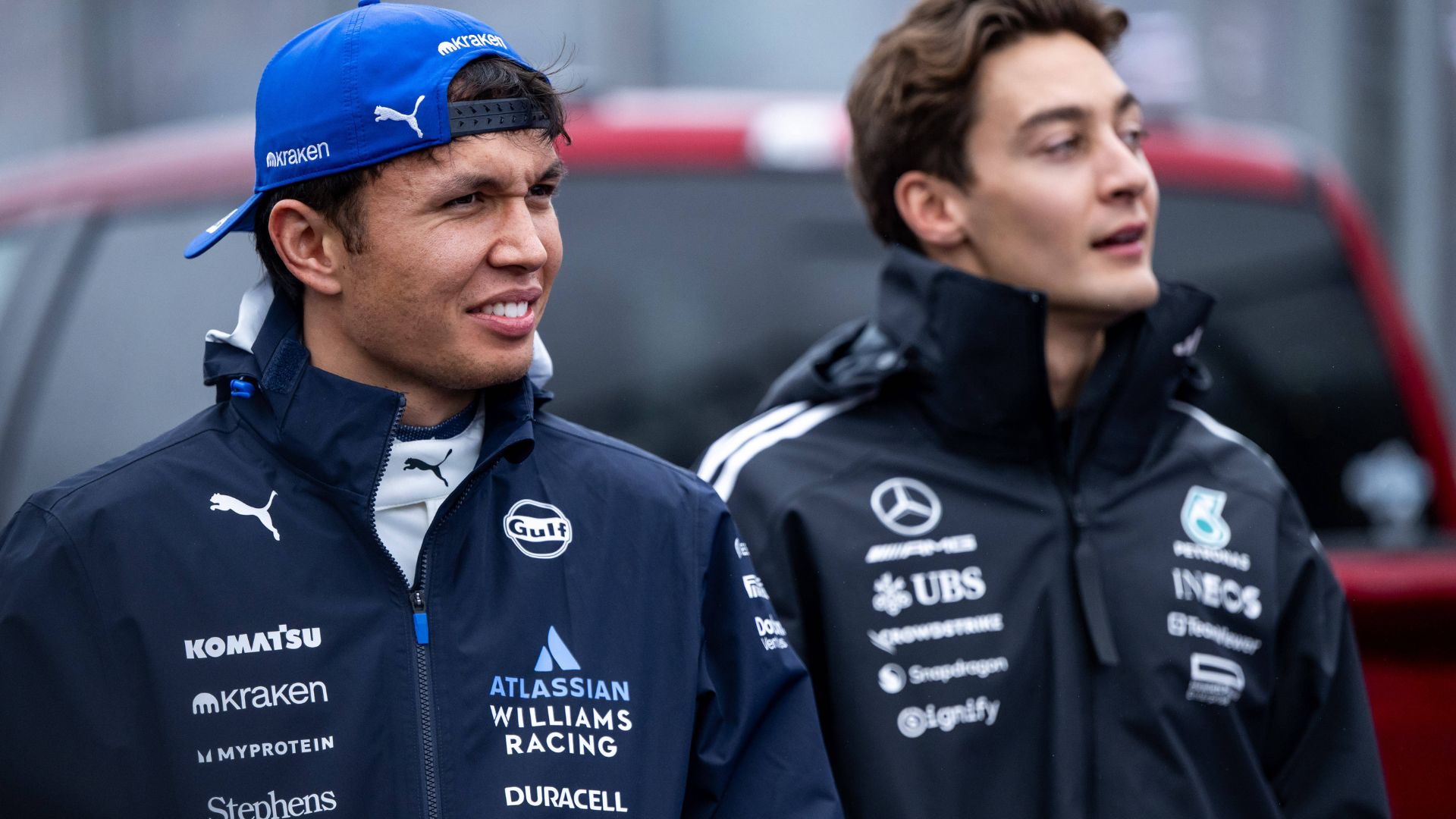 Alexander Albon (Atlassian Williams Racing, 23), George Russell (Mercedes-AMG Petronas F1 Team, 63) bei der Fahrerparade, AUS, Formel 1 Weltmeisterschaft, Luis Vuitton Grand Prix von Australien, Albert Park Circuit Melbourne, Rennen, Saison 2025, 16.03.2025