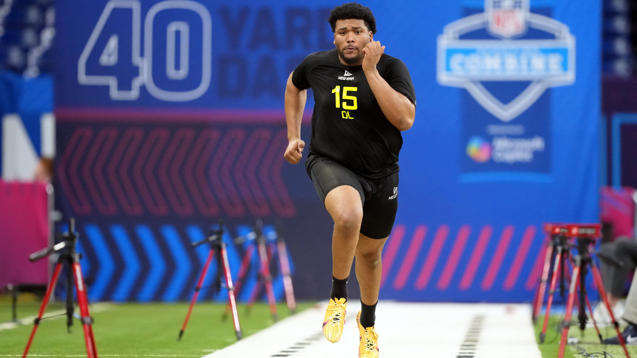 Oregon defensive lineman Derrick Harmon (DL15) participates in drills during the 2025 NFL Combine at Lucas Oil Stadium.