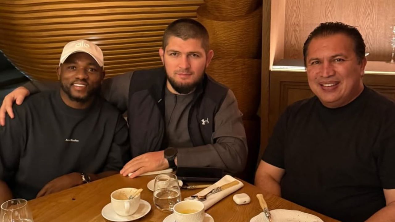 Khabib Nurmagomedov (C), Javier Mendez (R)