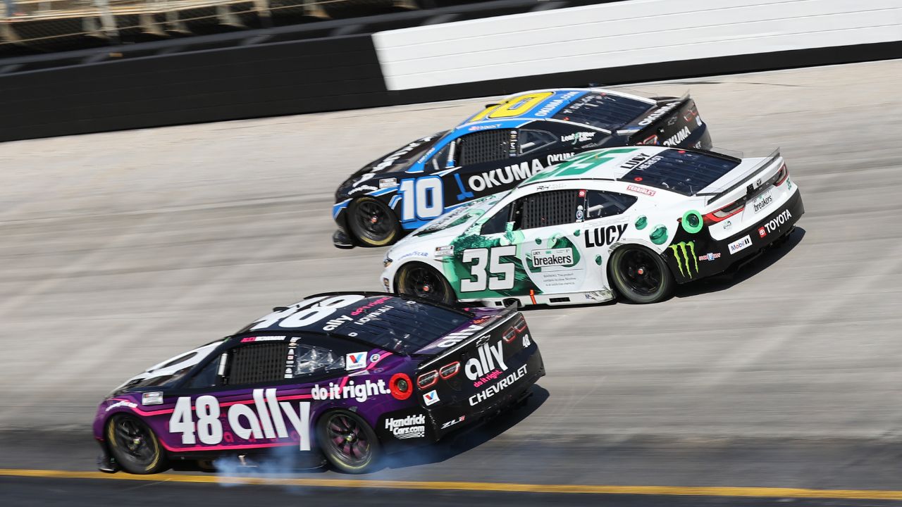 Alex Bowman (48) suffers an engine failure during the NASCAR Food City 500 at Bristol Motor Speedway.