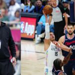 Payton Manning (L), Nikola Jokic of the Nuggets scores over Kawhi Leonard of the Clippers (R)