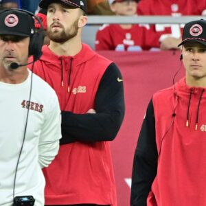 San Francisco 49ers quarterback Brock Purdy (right) and head coach Kyle Shanahan (left) look on the in second half against the Arizona Cardinals at State Farm Stadium.