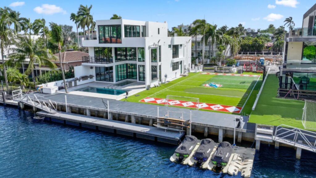 Miami Dolphins former center Mike Pouncey Miami home for sale.