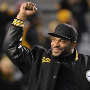 Nov 26, 2017; Pittsburgh, PA, USA; Pittsburgh Steelers former running back Jerome Bettis acknowledges the crowd during a halftime recognition for the Steelers Hall of Honor at Heinz Field. The Pittsburgh Steelers beat the Green Bay Packers 31-28. Mandatory Credit: Philip G. Pavely-Imagn Images