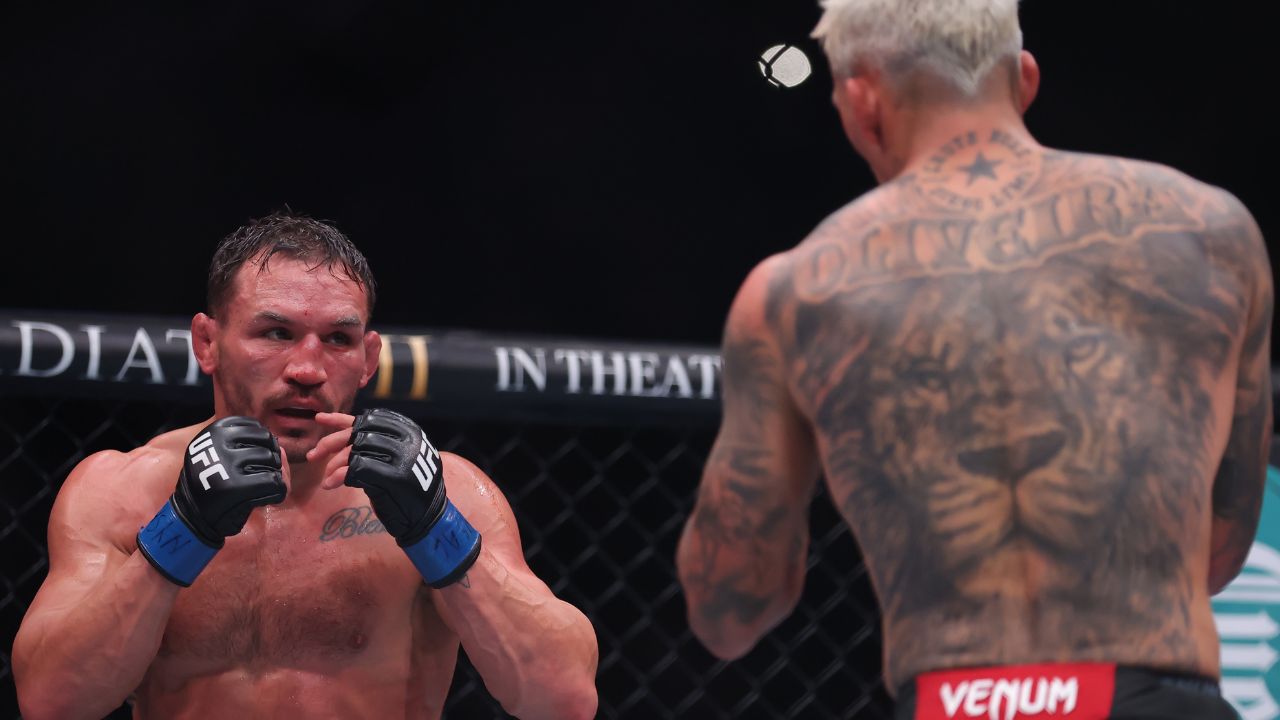 Charles Oliveira (red gloves) fights Michael Chandler (blue gloves) in the lightweight bout during UFC 309 at Madison Square Garden.