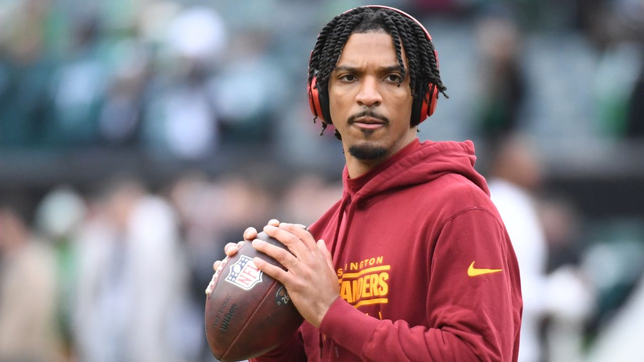 Washington Commanders quarterback Jayden Daniels (5) during warmups against the Philadelphia Eagles in the NFC Championship game at Lincoln Financial Field.