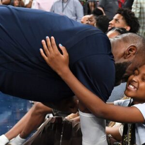 eBron James hugs daughter Zhuri