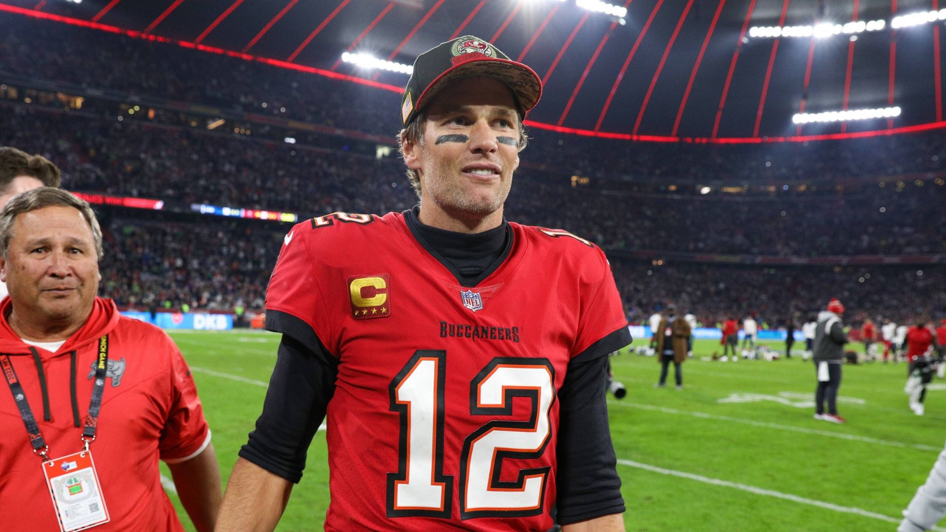 Tom Brady 12 Tampa Bay Buccaneers says goodbye to fans, Seattle Seahawks vs Tampa Bay Buccaneers, Football, NFL, 13 11 2022