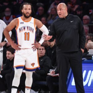 New York Knicks guard Jalen Brunson (11) talks with Assistant Coach Rick Brunson in the third quarter against the New Orleans Pelicans at Madison Square Garden